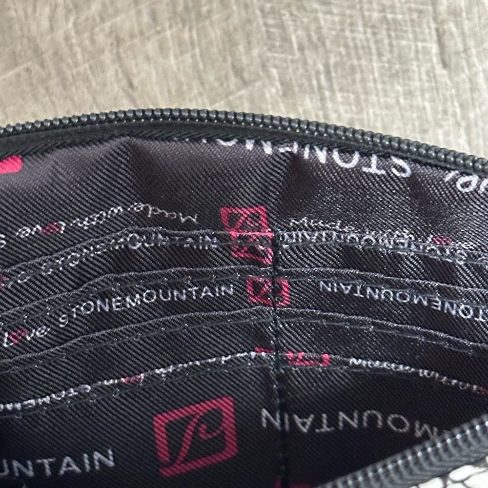 New Stone Mountain Purse Wristlet Black White Quilted Handbag Shoulder Bag - Picture 7 of 12